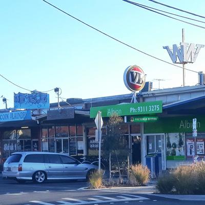 Perth Avenue shops, Albion